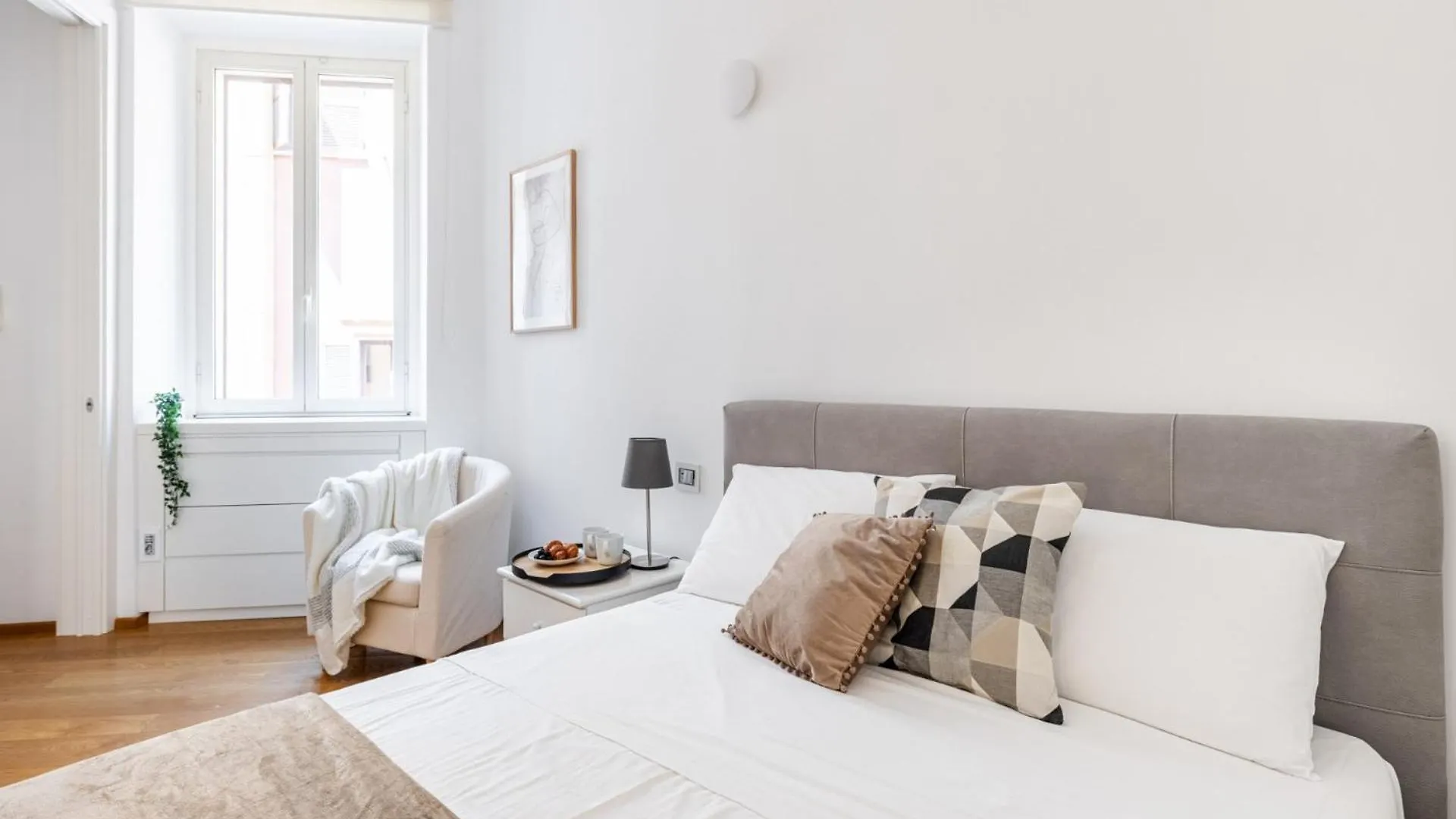 The Best Rent - One-Bedroom Flat In Tritone Area Rome Apartment
