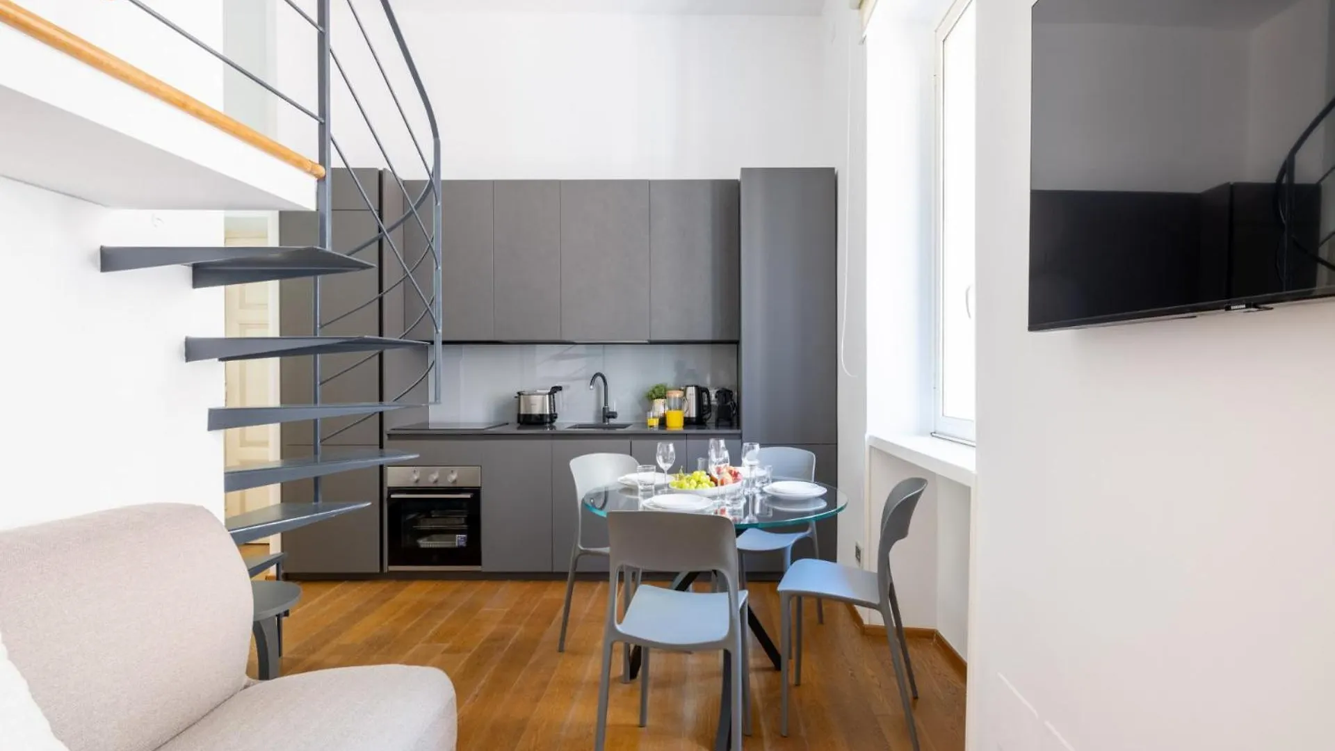 The Best Rent - One-Bedroom Flat In Tritone Area Rome Italy