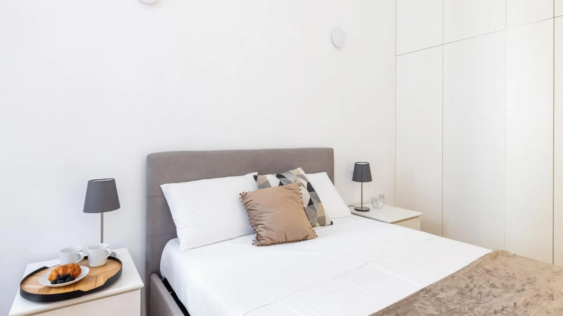The Best Rent - One-Bedroom Flat In Tritone Area Rome Apartment