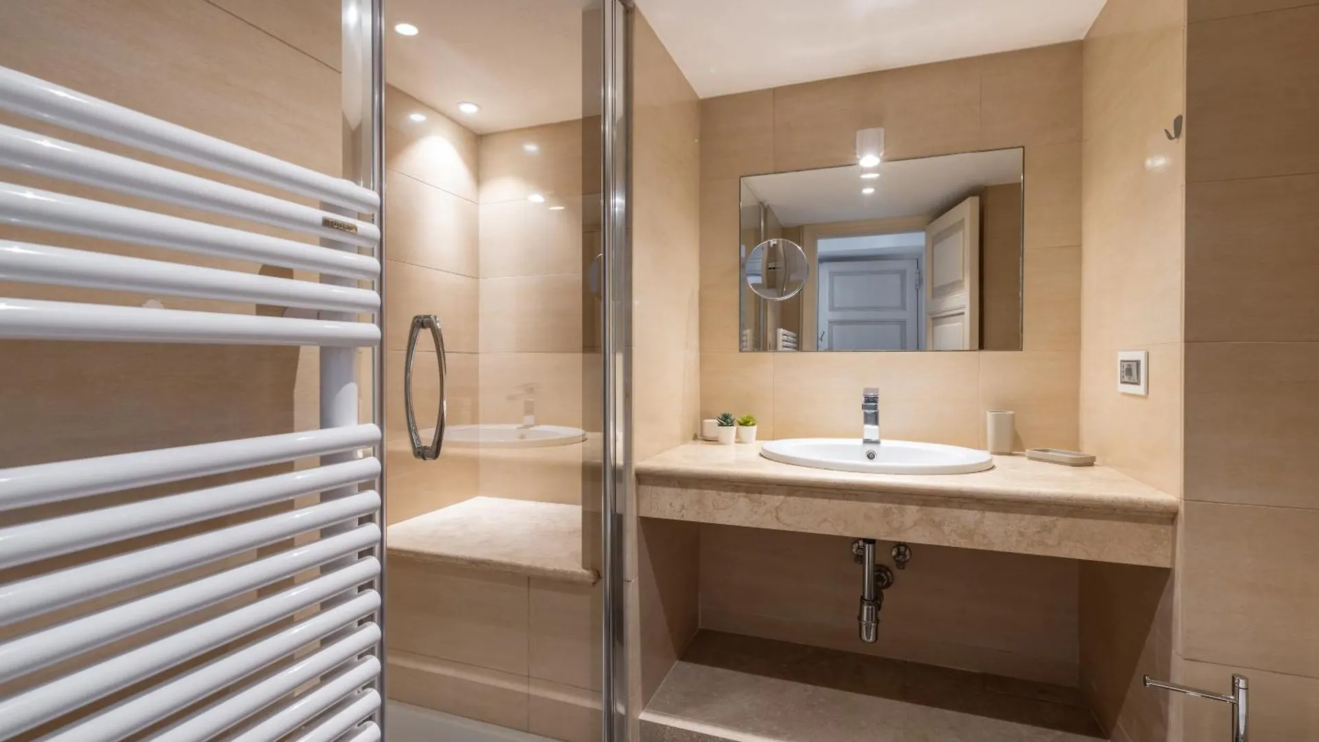 The Best Rent - One-Bedroom Flat In Tritone Area Rome Italy
