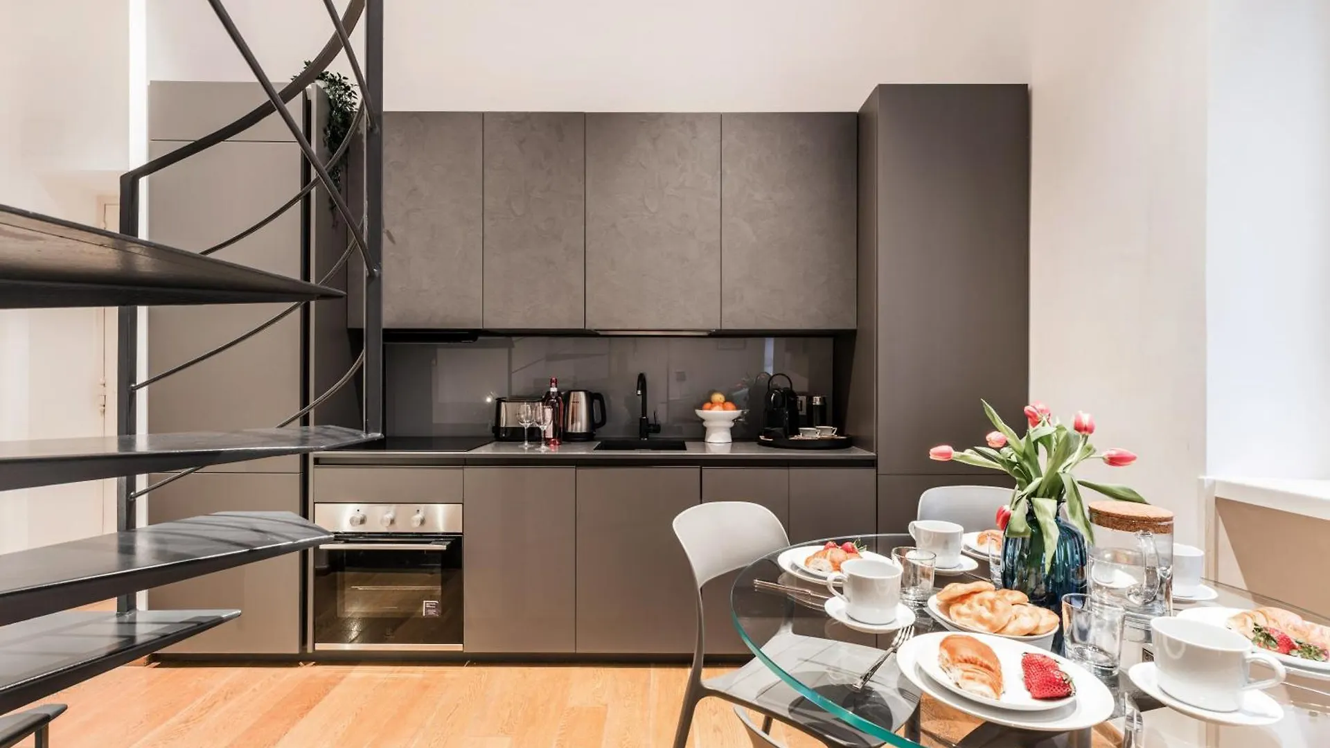 The Best Rent - One-Bedroom Flat In Tritone Area Rome Apartment