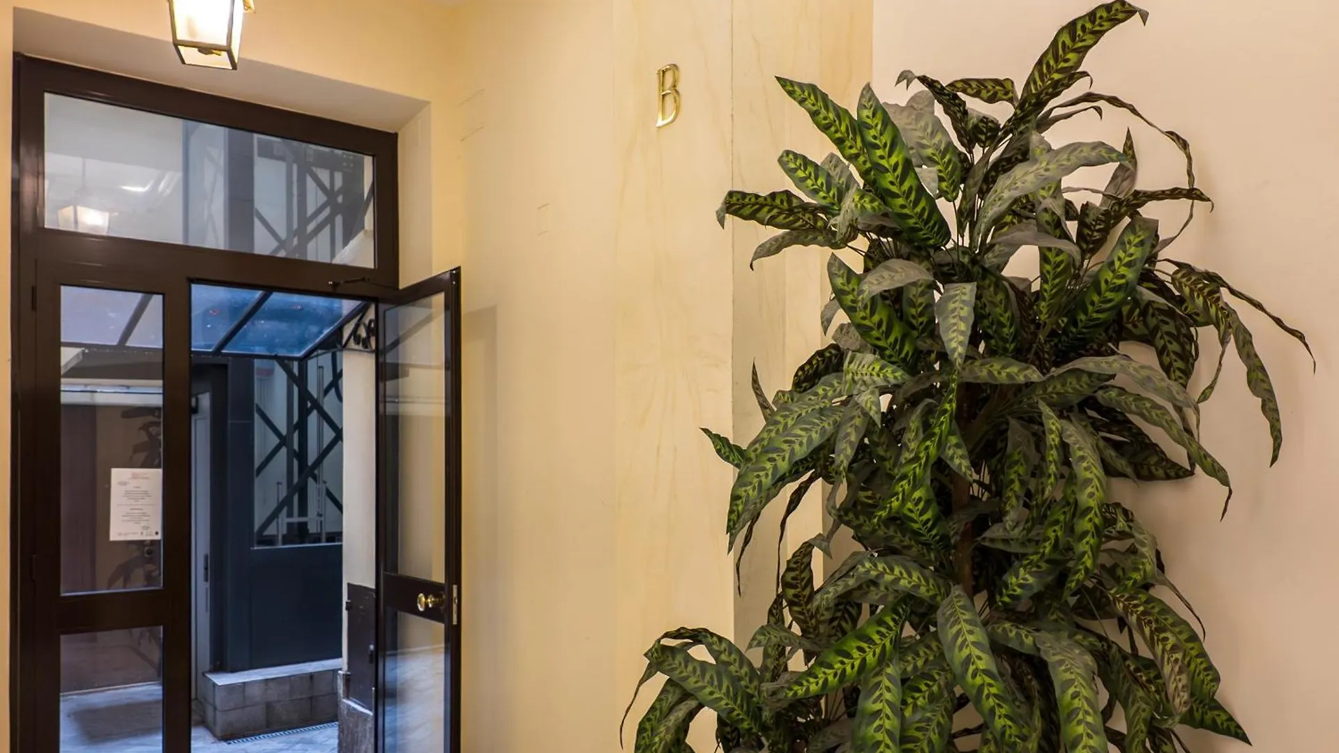 The Best Rent - One-Bedroom Flat In Tritone Area Rome Italy
